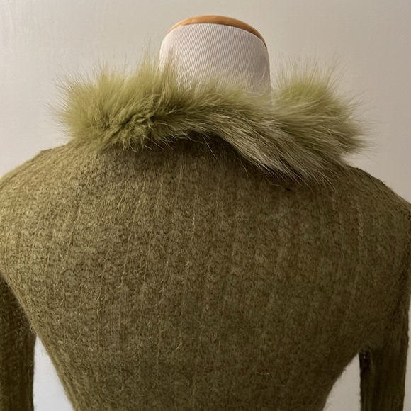Green button cardigan sweater with fur collar. Small - Picture 3 of 10